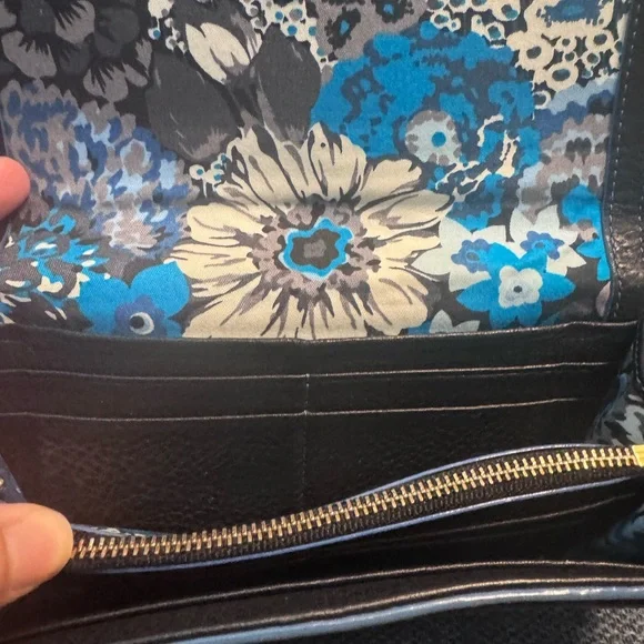Vera Bradley Black Leather Wallet Clutch with Blue Floral Pattern Inside - Picture 5 of 10